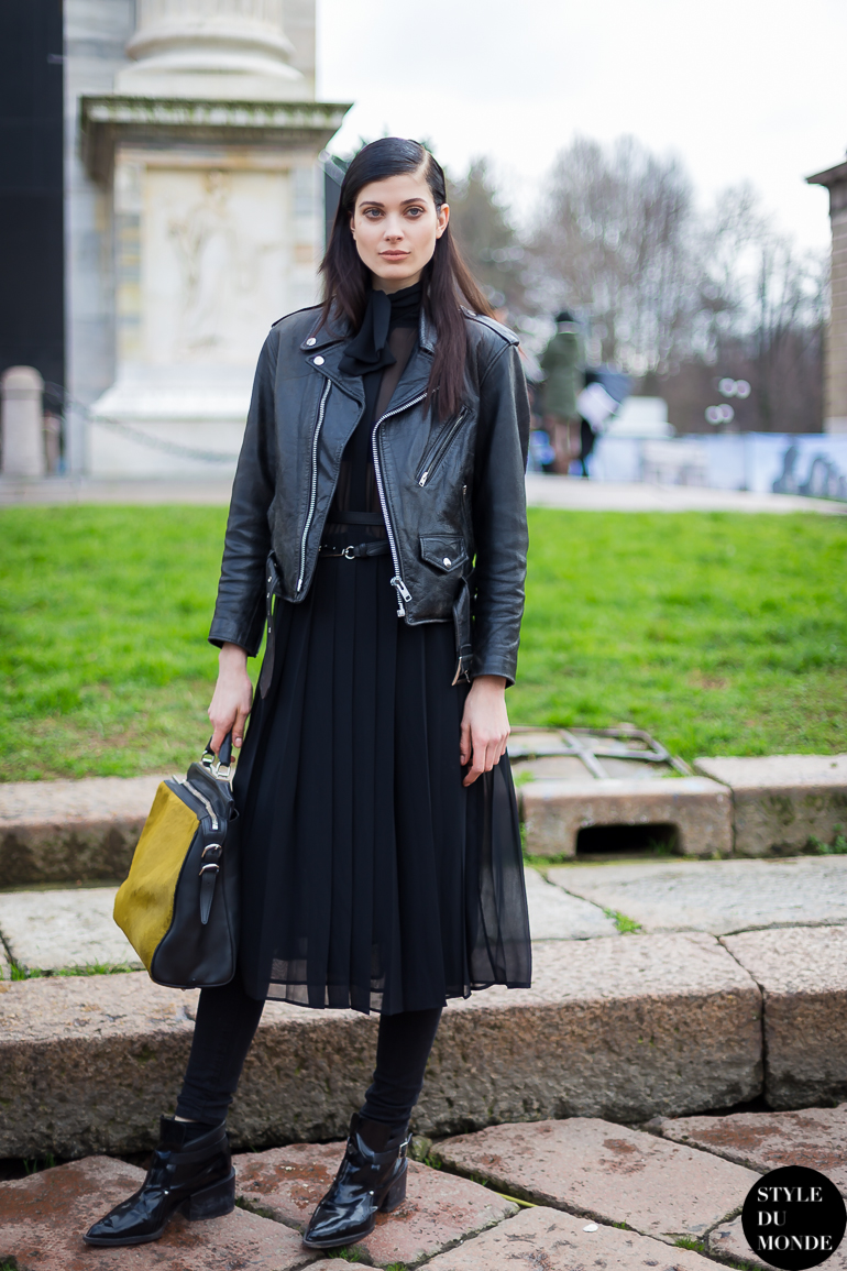 styling black pleated skirt