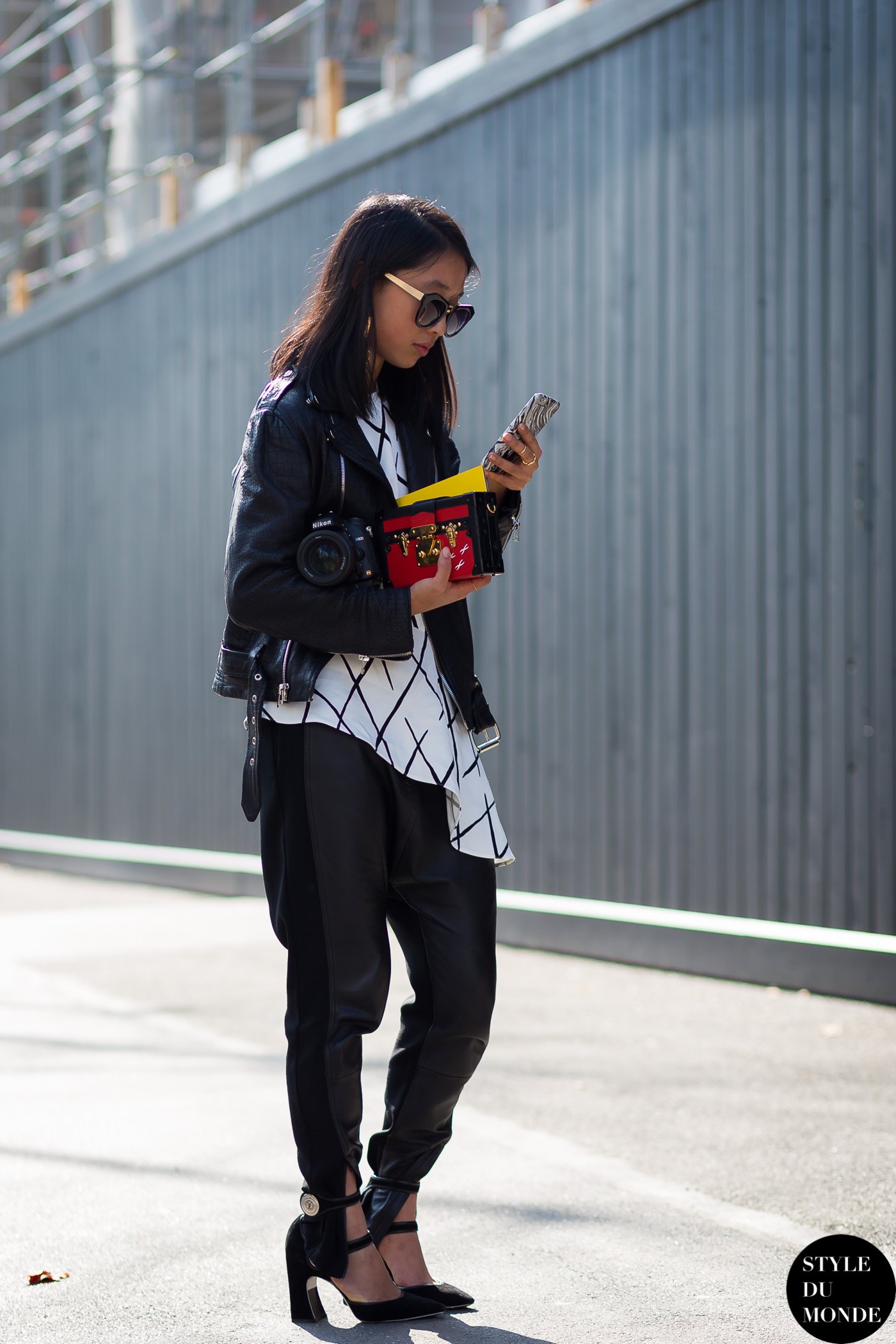 Margaret Zhang Street Style Street Fashion Streetsnaps 章凝 by STYLEDUMONDE Street Style Fashion Blog