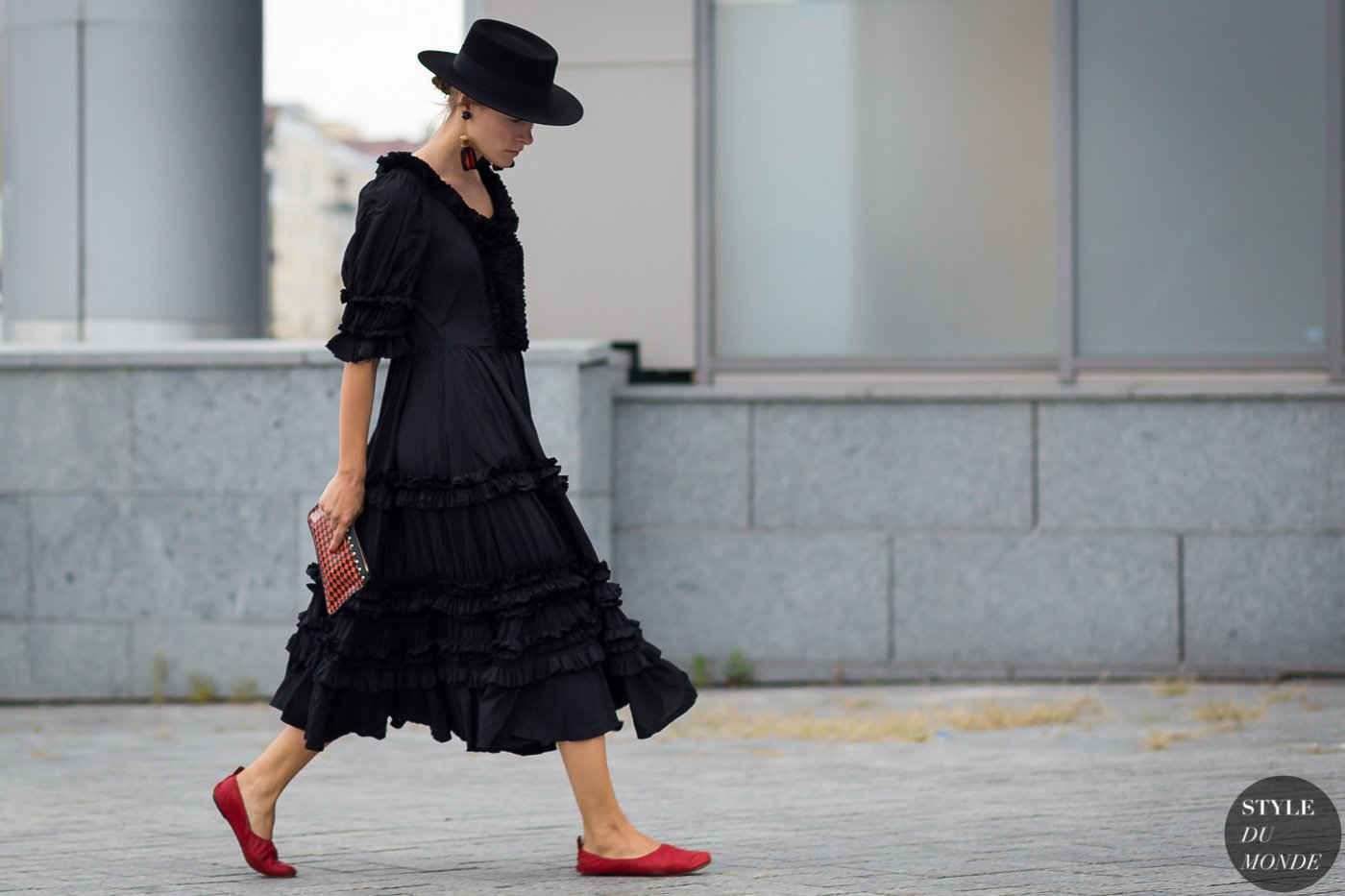 Before Anna October Street Style Street Fashion Streetsnaps by STYLEDUMONDE Street Style Fashion Photography