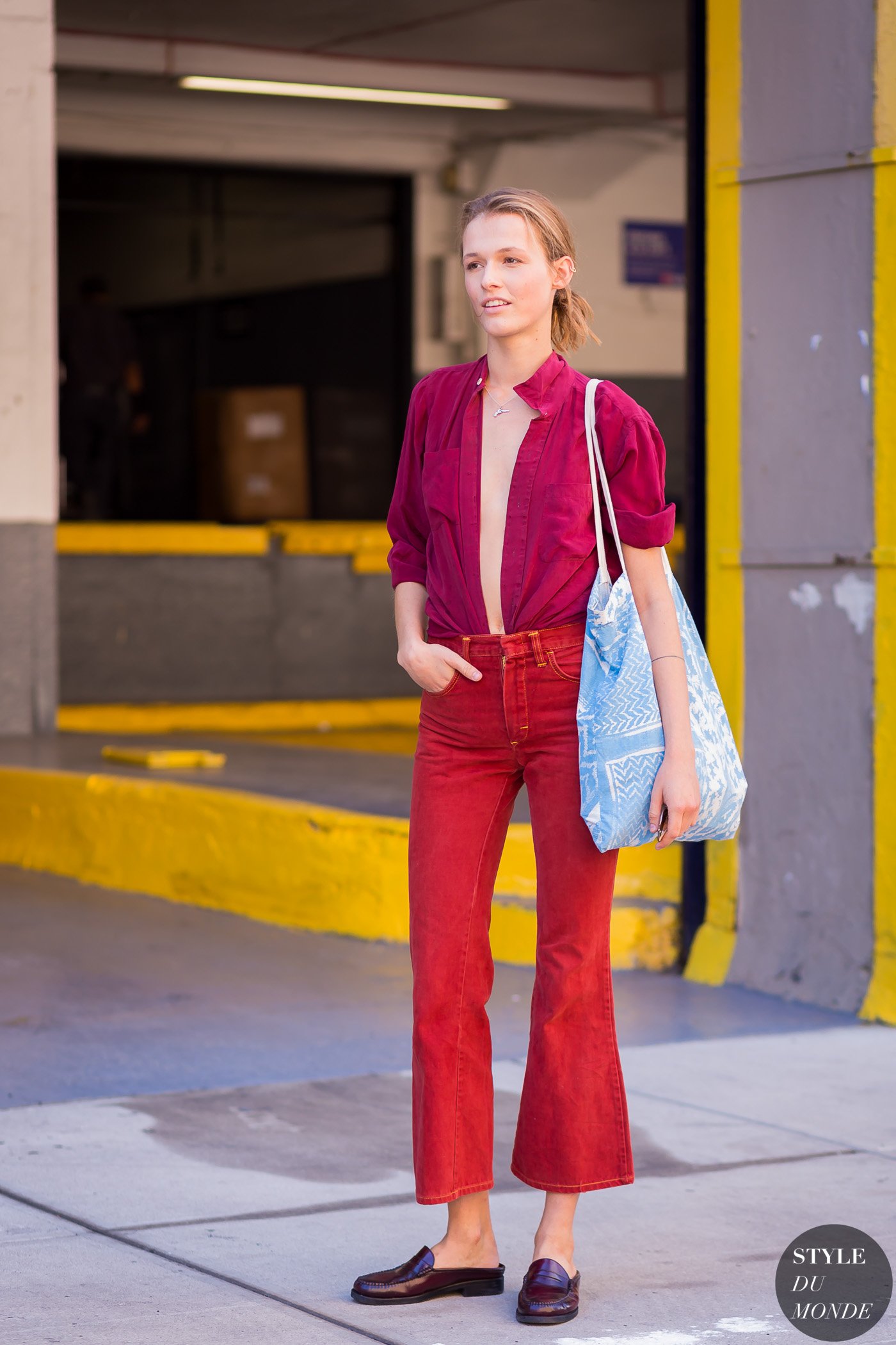 red shirt street style