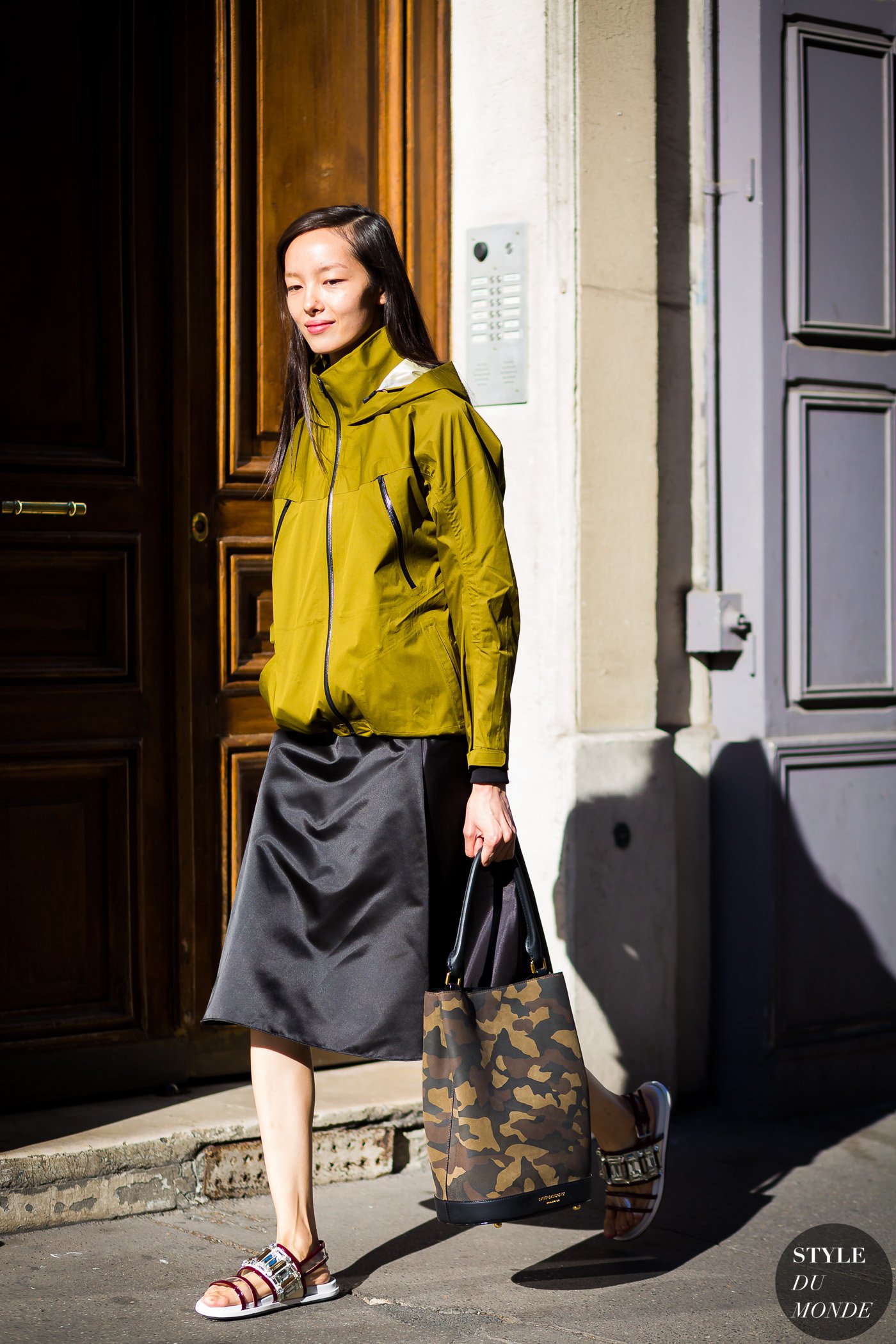 Fei Fei Sun Street Style Street Fashion Streetsnaps by STYLEDUMONDE Street Style Fashion Photography