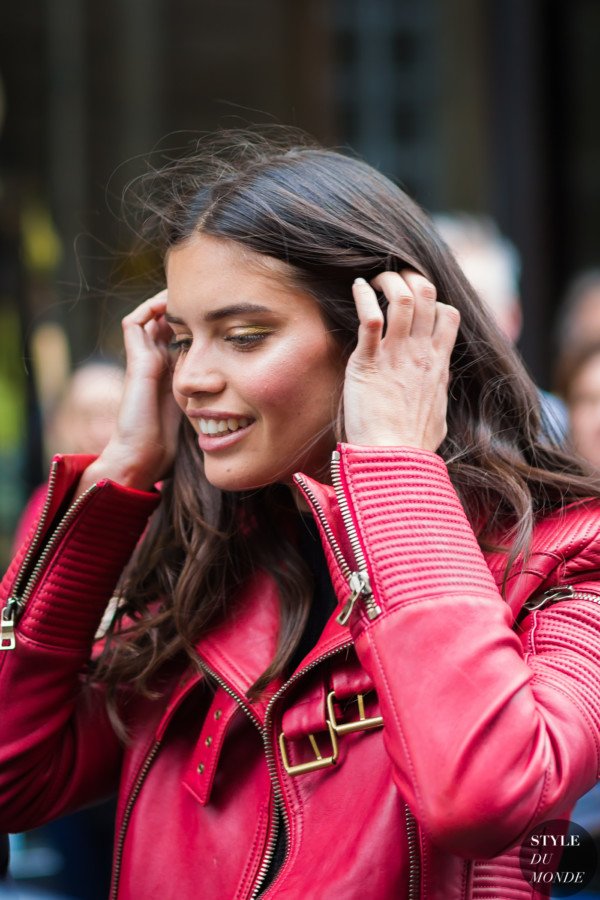 Sara Sampaio Street Style Street Fashion Streetsnaps by STYLEDUMONDE Street Style Fashion Photography