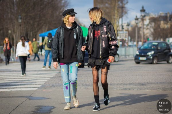 edie-campbell-and-binx-walton-by-styledumonde-street-style-fashion-photography