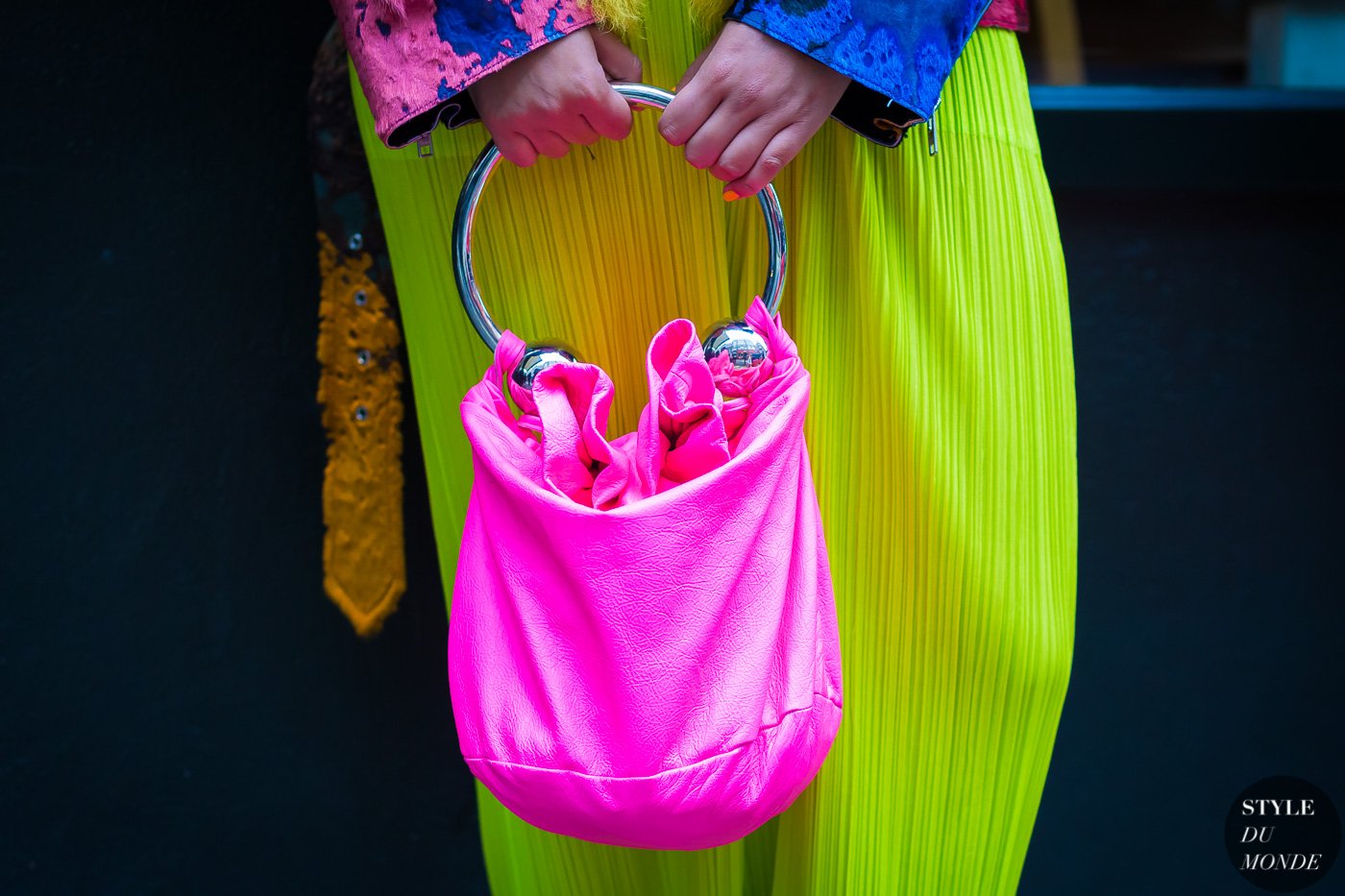 Ashley Williams piercing Handbag Neon pink by STYLEDUMONDE Street Style Fashion Photography