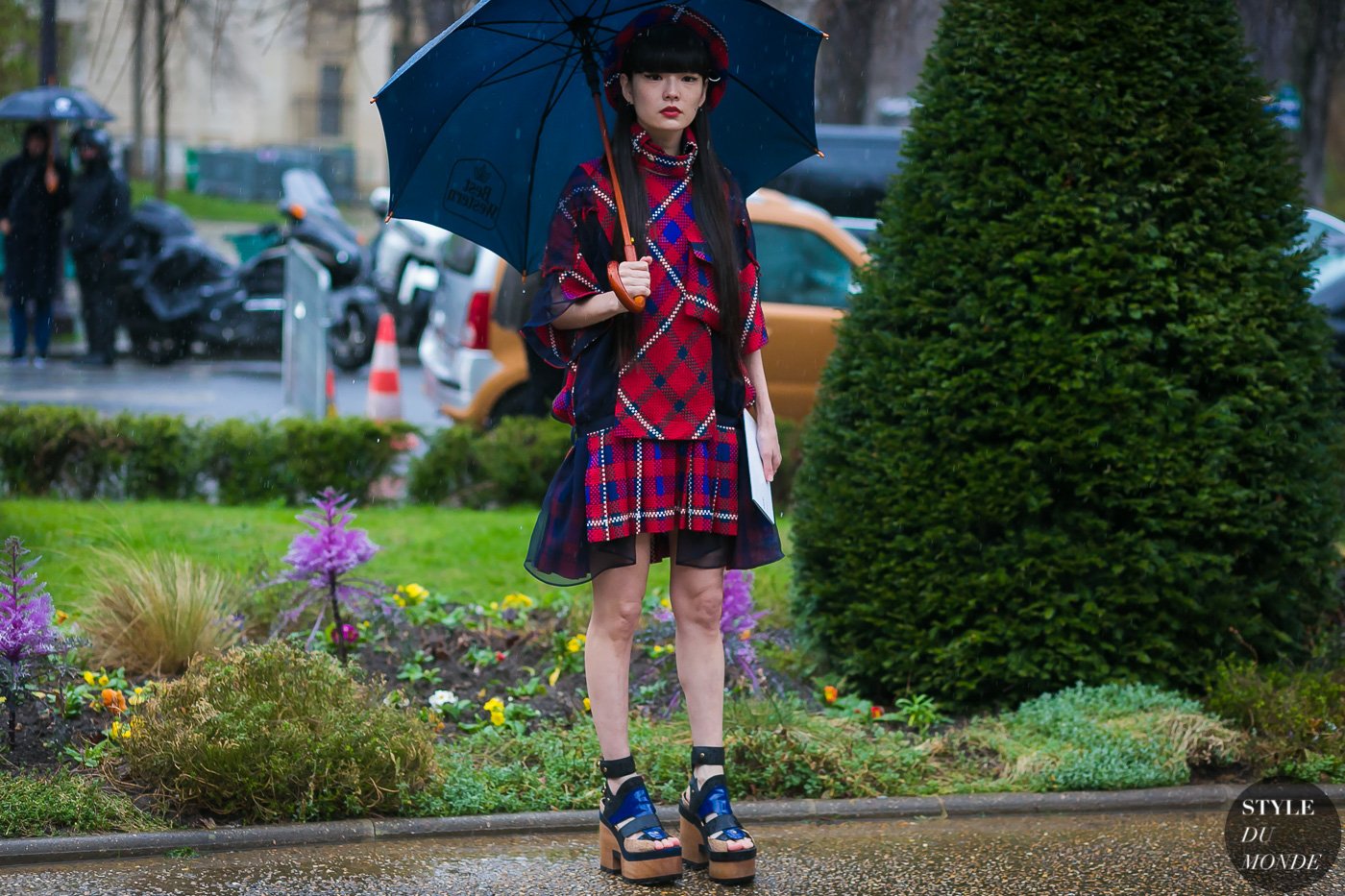 Kozue Akimoto by STYLEDUMONDE Street Style Fashion Photography