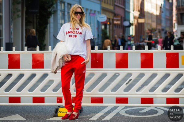 Between shows by STYLEDUMONDE Street Style Fashion Photography0E2A1519