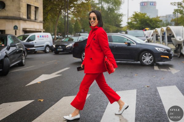 Eva Chen leaving the Celine SS18 show