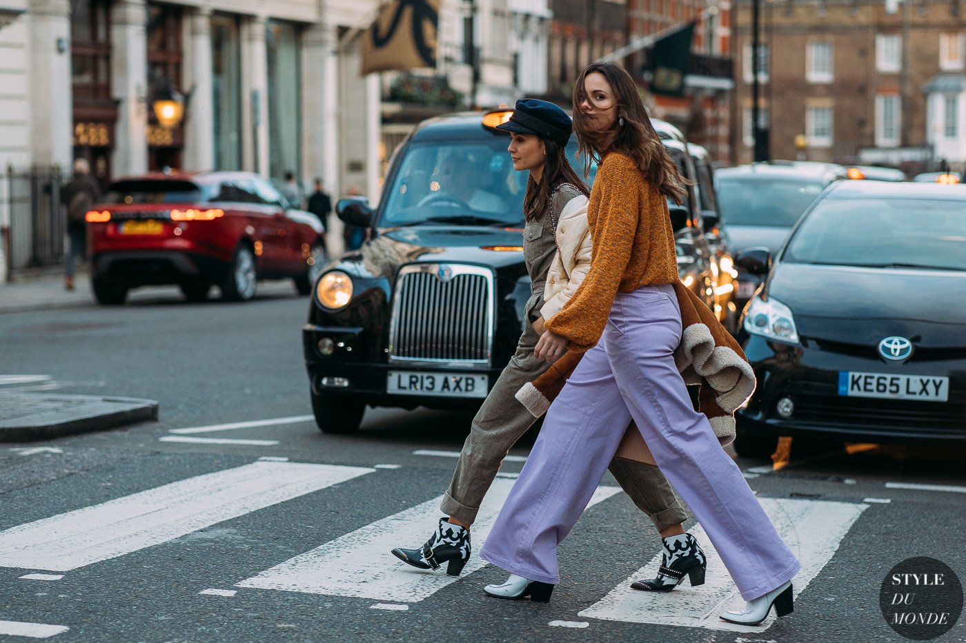 Anna Rosa Vitiello and Florrie Thomas by STYLEDUMONDE Street Style Fashion Photography NY FW18 20180216_48A8655