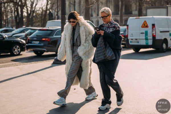 Irina Linovich and Ksenia Chilingarova by STYLEDUMONDE Street Style Fashion Photography FW18 20180228_48A7691