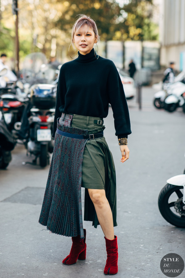 khaki skirt street style