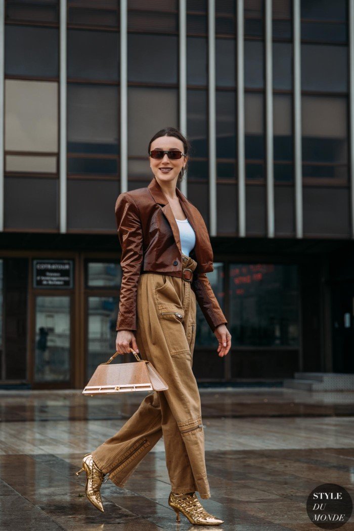 Paris FW 2020 Street Style: Mary Leest Sun, 05 Sep 2021 12:00:44 +0000